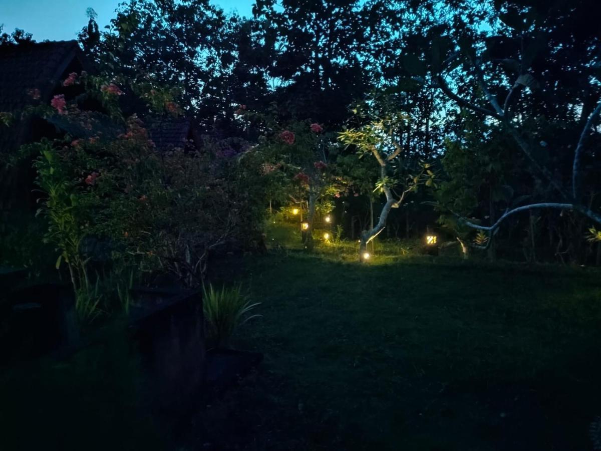 Bougainvillea Bungalow Batumadeg Esterno foto